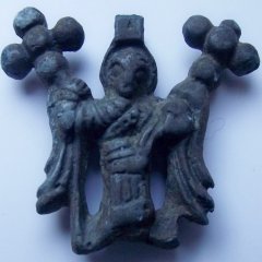 Привеска два Архагела,на одной стороне Михаил на другой Гавриил. 11-13вв